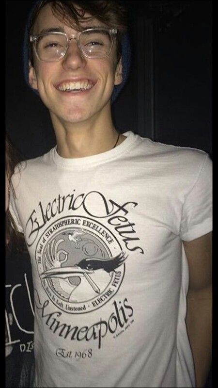 Zach Sutton from Hippo Campus❤ Zach Core, Zach Sutton, Hippo Campus, Pretty People, Alexander, T Shirts For Women