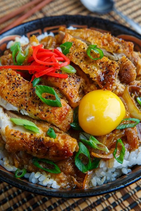 Oyakodon (Japanese Chicken and Egg Rice Bowl) Japanese Egg Rice, Chicken And Egg Rice Bowl, Egg Rice Bowl, Rice Bowl Recipe, Egg Rice, Japanese Egg, Japanese Chicken, Chicken Rice Recipes, Chicken Rice Bowls