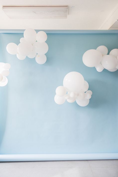 DIY Cloud Balloons - The House That Lars Built Cloud Balloons, Balloons Backdrop, Cloud Party, Balloon Clouds, Diy Clouds, Toy Story Birthday Party, Baby Shower Backdrop, Toy Story Birthday, Diy Backdrop