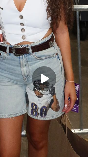 MEL on Instagram: "me 🤝 DIY custom outfits 
.
.
.
#nfl #gamedayoutfit #diyoutfit #nflgirlfriend #football #baltimoreravens" Jumping The Broom, Football Diy, Gameday Outfit, Football Shirts, Diy Custom, Custom Clothes, Diy Clothes, Football, Cute Outfits