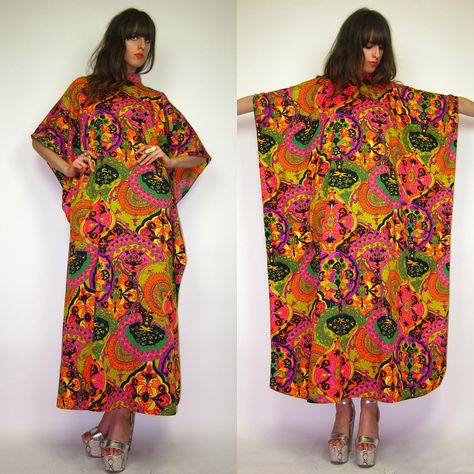 1960/70's Psychedelic floral demask moo moo chic hippie caftan dress. $57.00, via Etsy. Moomoo Dress, Moo Moo Dress, Outfit Ideas For Church, Latina Outfit, Moo Moo, Floral Damask, Dress Aesthetic, Dress Pin, 70s Dress