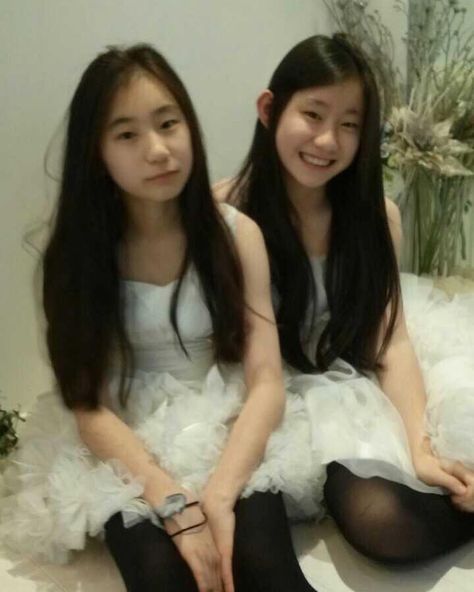 Chaeryeong and Chaeyeon predebut pic 🤍 #kpop #chaeryeong #chaeyeon #itzy #predebut Yumeko Jabami, Kpop Girl Bands, Pre Debut, Girl Bands, Crazy Kids, Korean Pop, Kpop Funny, Kpop Aesthetic, Kpop Girl Groups