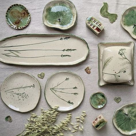 Love in Pottery on Instagram: "elegant ceramic plate collections by @glueckston ! 🙈😘💚 FOLLOW👉 @loveinpottery for more pottery contents ☕️ ! Credit 📷💚 @glueckston visit their page and support 💕 Follow us on @mustvisitguide (Travel Lovers), @dailyartlist (Art Lovers) & @musthomeguide (Interior Lovers) ! #handmadeceramics #stoneware #ceramica #glaze #clay #ceramicsculpture #tableware #artist #pottersofinstagram #ceramicstudio #ceramicartist #ceramicart #ceramique #craft #interiordesign #cont Earthy Ceramics, Diy Tableware, Handmade Ceramics Plates, Handmade Tableware, Beginner Pottery, Pottery Workshop, Ceramic Workshop, Pottery Handbuilding, Keramik Design