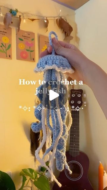 Jellyfish Crochet Tutorial, How To Crochet Jellyfish, How To Crochet A Jellyfish, Crochet Jellyfish Free Pattern, Make Jellyfish, Hanging Jellyfish, Crochet Jellyfish, Finger Weaving, Awesome Crochet