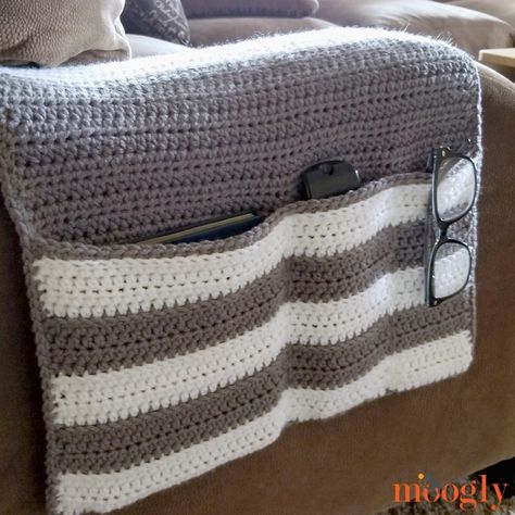 Cozy Couch and Bedside Organizer Caddy - Moogly Remote Caddy, Bedside Caddy, Bedside Organizer, Crochet Organizer, Half Double Crochet Stitch, Cozy Couch, Crochet Chain, Crochet Abbreviations, Crocheting Ideas