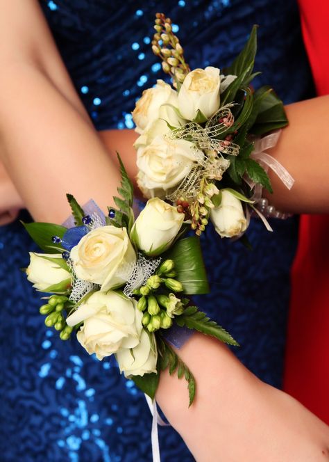 Whangaparaoa Ball 2015. Gorgeous cream roses! www.whitedoor.co.nz French Tip Nails Prom, Blue French Tip Nails, Prom Flowers Corsage, Blue Corsage, Blue French Tip, Homecoming Outfits For Guys, Prom Corsage And Boutonniere, Homecoming Corsage, Corsage And Boutonniere Set