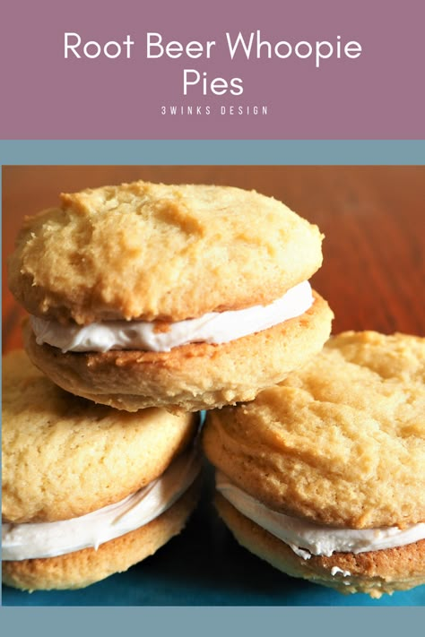 Whoopie Pie Flavors, Whoopie Pie Recipes, Christmas Whoopie Pies, Vanilla Whoopie Pies, Whoopi Pies, Pumpkin Whoopie Pie Recipe, Whoopee Pie, Root Beer Recipe, Root Beer Floats