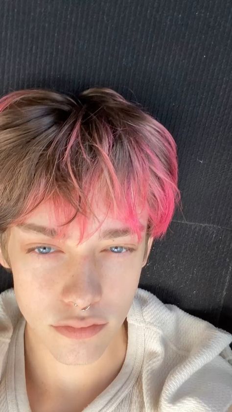 Pink Hair Men Short, Pink Short Hair Men, Purple Male Hair, Dyed Hair Men Aesthetic, Mens Pink Hair, Guys With Purple Hair, Boys Hair Dye Ideas, Male Hair Dye Ideas, Mens Dyed Hair Ideas