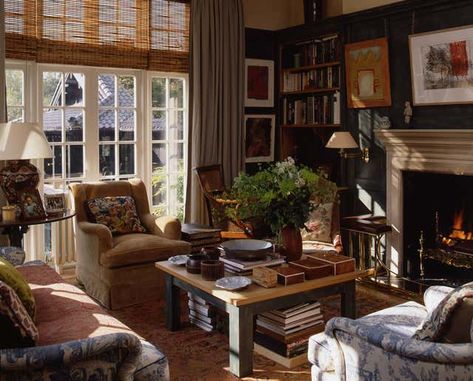 House in London by Wendy Nicholls by Sibyl Colefax & John Fowler | 1stDibs Writers Office, Reading Spaces, London Living Room, Country Manor, Inside House, English Decor, Warm Interior, Vintage Interior Design, Casas Coloniales