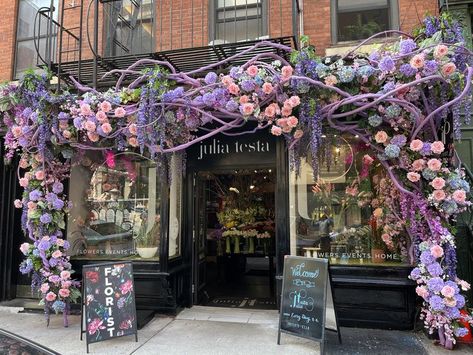 Storefront Floral Display, Storefront Flower Installation, Storefront Floral Installation, Spring Summer Window Display, Flower Shop Exterior, Storefront Installation, Spring Window Display Ideas, Modern Flower Shop, Florist Window Display