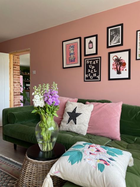 Pink And Green Living Room Aesthetic, Pink Living Room Green Sofa, Pink Walls Green Furniture, Green Couch Pink Walls, Green Sofa Pink Walls, Pink Green Apartment, Olive Green Sofa Decor, Pink And Green House Decor, Dark Green And Pink Living Room