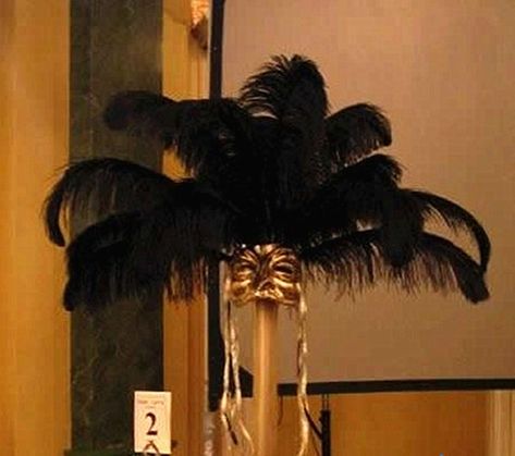 Feathers Diy, Glitter Vases, Feather Centerpieces, Feather Diy, Boda Diy, Centerpiece Christmas, Centerpieces Wedding, Masquerade Party, Pure Black