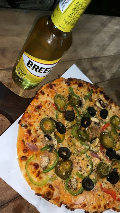 #pizza #breezer Kulhad Pizza Snapchat, Food Snap, Eating Food Funny, Alcohol Party, Food Funny, Delicacy Food, Eating Food, Mood Instagram, Fake Pictures