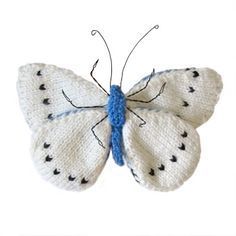 Knitted Flowers Free, Free Knitting Patterns Uk, Knitted Butterfly, Knit Butterfly, Knitted Flower Pattern, Animals Butterfly, Knitted Headband Free Pattern, Knitting Animals, Knitted Toys Free