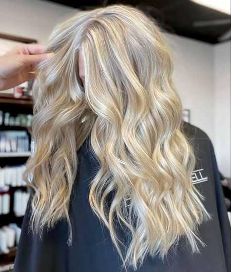 Lived in blonde inspo Blonde Hair Inspired, Full Head Blonde Highlights, Lived In Bright Blonde, Cool Toned Blonde Hair, Lived In Blonde, Light Blonde Balayage, Blonde Hair Goals, Perfect Blonde Hair, Bright Blonde Hair