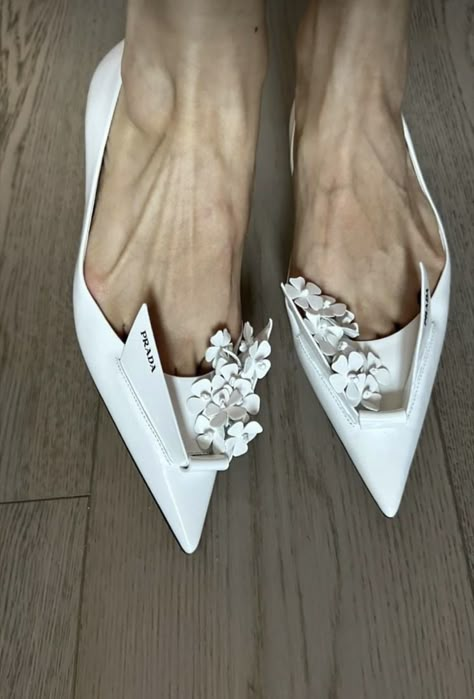 Louboutin Shoes Wedding, Designer Wedding Shoes, Shoe Shine, Cameo Jewelry, Shoe Art, Louboutin Shoes, Fashion Details, Bridal Shoes, Beautiful Shoes