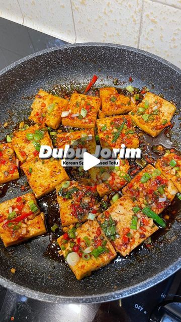 Food Pescatarian, Dubu Jorim, Braised Tofu, Resep Vegan, Tofu Recipes Healthy, Green Jalapeno, Veggie Main Dishes, Vegan Chinese, Tofu Recipes Vegan