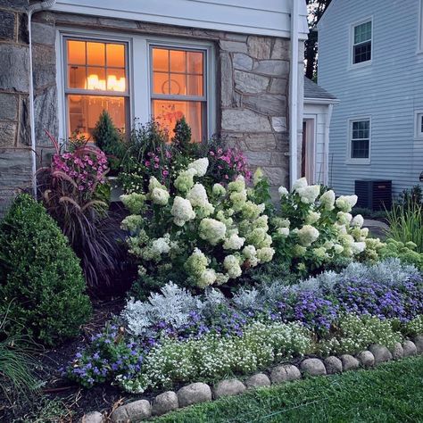 Low Maintenance Landscaping Ideas, Easy Landscaping Front Yard, Porch Landscaping, Small Front Yard Landscaping, Front Yard Design, Front Yard Garden Design, Garden Wallpaper, Easy Landscaping, Low Maintenance Landscaping