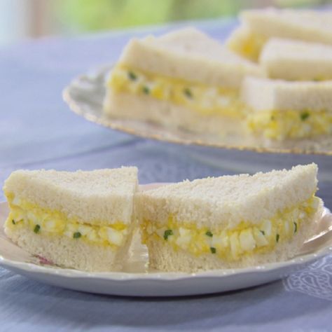 Finger Sandwich, Trisha Yearwood Recipes, Egg Salad Sandwich Recipe, Tea Party Sandwiches, Tea Sandwiches Recipes, Croissant Sandwich, Sandwich Bar, Gourmet Sandwiches, Party Sandwiches