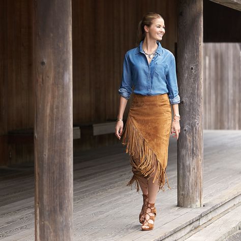 Fringe Skirt Outfit, Western Chic Fashion, England Women, 2022 Fashion Trends, Suede Fringe Skirt, Fringe Clothing, Casual Country Outfits, Dresses Western, Stitch Fix Style