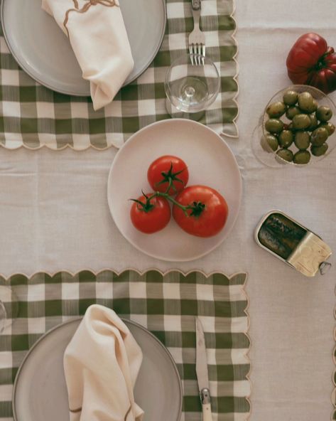 Tan bow napkins paired with our olive green checker placemat ontop of our white line tablecloth, the perfect trio ✨️ • • • • • • #linen #cottontablecloth #linenlove #naturalfibers #tablelinen #tablecloth #napkins #tabledecor #tablesetting #homedecor #kitchendecor #diningroomdecor #linensheets #tableware #tablesettinggoals #tablescapes #dinnerparty #tablescapeinspiration #diningtable #entertainingathome Tablecloth Napkins, Kitchen Wares, Tablescape Inspiration, Linen Sheets, White Line, Cotton Tablecloths, Dining Room Decor, Natural Fibers, Tablescapes