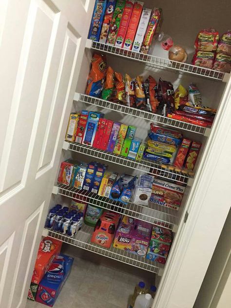 This is my pantry goal but my pantry is full of can goods...lol   and totally unorganized but my hubby and I will tackle this task this week!! Dorm Room Snacks, Dorm Room Food, Snack Station, Food And Snacks, Snack Shack, Snack Organizer, First Apartment Decorating, Sleepover Food, Junk Food Snacks