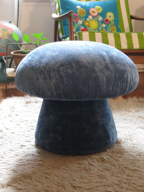 IMG_5354 Mushroom Footstool, Mushroom Witch, Diy Mushroom, Mushroom Chair, Mushroom Stool, Retro Things, Fairy Bedroom, Red Mushrooms, Diy Stool