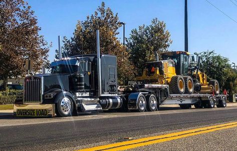 Day Cab Semi Trucks, Peterbilt 389 Heavy Haul, Heavy Haul Trucks, Cabover Semi Trucks, Semi Truck Parts, Custom Peterbilt, Model Truck Kits, Kenworth W900, Heavy Haul