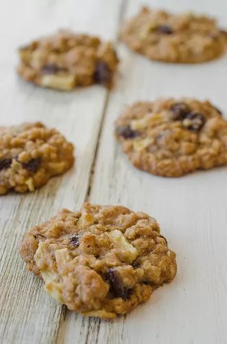 Cinnamon Oatmeal Cookies, Apple Oatmeal Cookies, Cookie Recipes Oatmeal Raisin, Apple Cinnamon Oatmeal, Dessert Cookies, Cinnamon Oatmeal, Cookie Brownie Bars, Oatmeal Raisin Cookies, Raisin Cookies