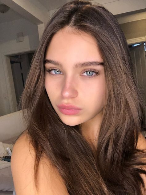 VSCO - sophiknight Brown Hair And Blue Eyes, Brown Hair Blue Eyes, Brunette Girl, Beauty Face, Beautiful Eyes, Pretty Face, Blue Hair, Aesthetic Girl, Lany