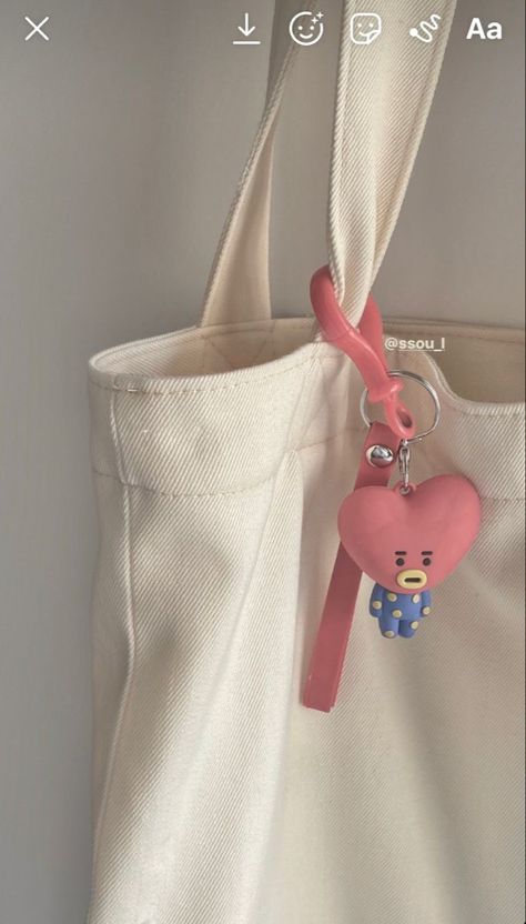 Mochila Kpop, Bts Merch, Korean Aesthetic, Foto Ideas Instagram, Beige Aesthetic, Instagram Inspo, White Aesthetic, Aesthetic Vintage, Kpop Aesthetic