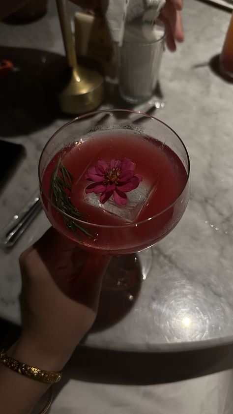 Wine And Dine Aesthetic, Fancy Drinks Aesthetic, Drink Aesthetic Alcoholic, Pretty Drinks Aesthetic, Classy Drinks, Cocktails Aesthetic, Pretty Alcoholic Drinks, Cocktail Bars, Shop Aesthetic