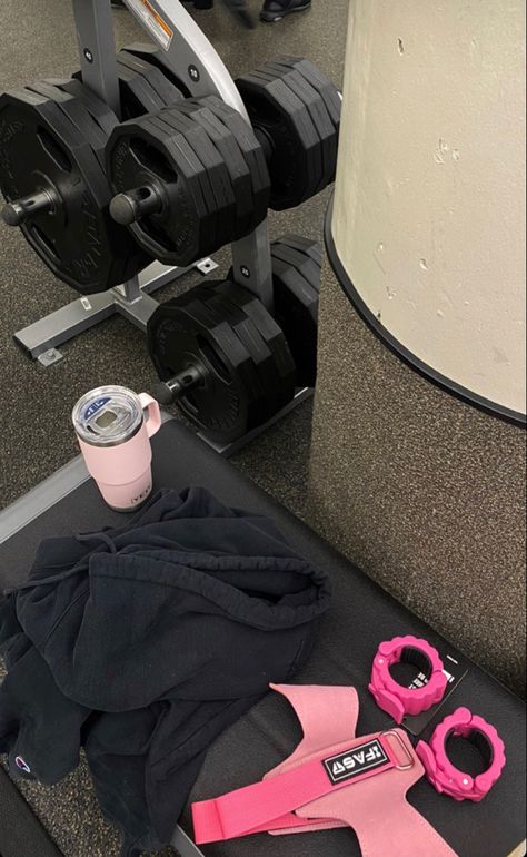 pink yeti tumbler pilates princess lululemon gymshark pink barbell clips lifting straps suede weightlifting weight loss gym motivation Gym Barbell Aesthetic, Gym Equipment For Glutes, Barbell Pad For Women, Black Moisture-wicking Gym Sets, Powerlifting Workouts, Barbell Press, Gym Bar, Barbell Pad, Pink Gym