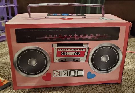 Boom Box Valentine Box Ideas, Boombox Valentine Box Ideas, Boom Box Valentines Boxes, Boom Box Diy, Boombox Art, Box For Valentines, Pink Radio, Diy Boombox, Kids Valentine Boxes