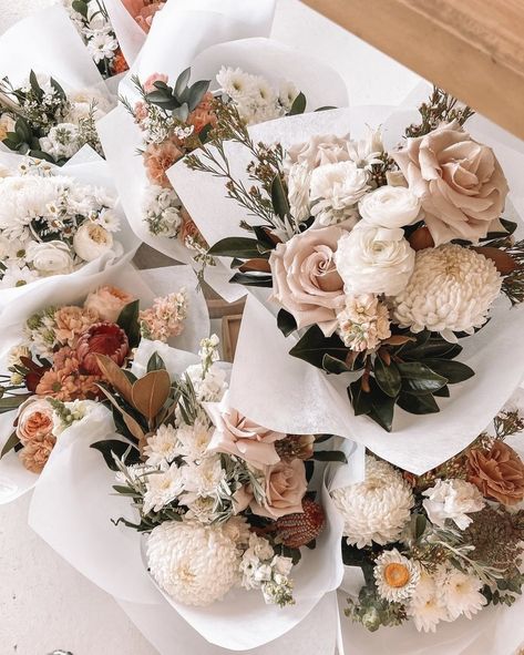 Neutral Color Wedding Flowers, Neutral Tone Flower Arrangement, Wedding 2023 Decor, Extravagant Wedding Bouquet, Pink And Champagne Wedding Flowers, Neutral Spring Wedding Decor, Neutral Flower Bouquet Wedding, Wedding Flowers Neutral Colors, Simple Neutral Wedding Centerpieces