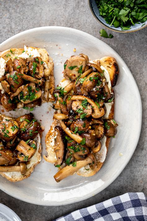 Mushroom Toast, Keto Food, Vegetarian Recipes Easy, Toast Recipes, Full Meal Recipes, Lunch Snacks, Easy Vegetarian, Mushroom Recipes, Low Carb Keto