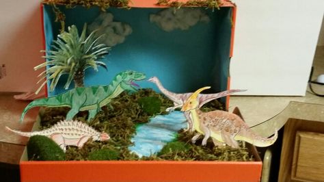 Dinosaur Diorama Dino Diorama, Dinosaur Diorama, Dinosaur Template, Aluminum Foil Crafts, Diorama Kids, School Exhibition, Make A Dinosaur, Paper Dinosaur, Dinosaur Projects