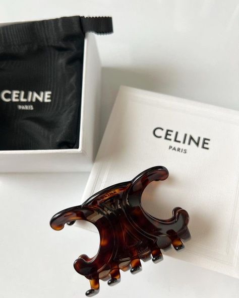 Celine Hair Accessories, Celine Hair Clip, Headwear Fashion, Nike Workout, Classy Jewelry, Essential Bag, Cosmetics Brands, Head Accessories, Mode Inspo