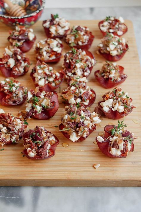 Only 20 minutes stand between you and a platter of crispy, super-loaded salami bites. Pop salami slices into a mini muffin tin, mix a quick filling using classic antipasti ingredients I bet you already have, then fill and drizzle with honey. An easy, impressive appetizer guaranteed to be a crowd-pleaser. Salami Bites, Bread Dipping Oil, Meatball Dishes, Impressive Appetizers, Satisfying Salads, Chilli Jam, Marinated Olives, Tamarind Chutney, Roasted Butternut Squash Soup