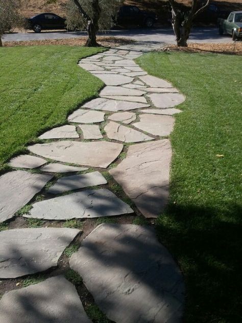 Pathway From House To Lake, Rock Pathway Ideas Walkways Gravel Path, Stone Path In Grass Pathways, Meandering Path Garden, Flagstone Pathway, Coble Stone Walk Way, Stone Garden Paths, Flagstone Walkway, Backyard Walkway