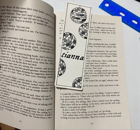 Taylor Swift Book Mark Diy, Taylor Swift Themed Crafts, Mirrorball Bookmark, Taylor Swift Bookmarks Diy, Taylor Swift Bookmarks Printable, Bookmarks Taylor Swift, Taylor Swift Birthday Gift, Bookmark Taylor Swift, Taylor Swift Bookmarks