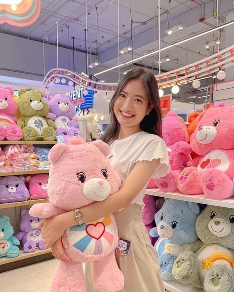 Holding Plushie, Teddy Drawing, Doodle Animation, Cute Squishies, Indie Girl, Body Reference Poses, Model Poses Photography, Uzzlang Girl, Character Poses