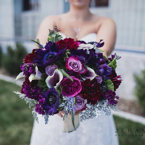 Petal To The Metal Reno on Instagram: “Woke up to find this! @jeramielu Thank you for sharing! #purplewedding #bride #bouquet #weddingseason2018 #flowerporn” Purple Bride Bouquet, Plum Wedding Bouquet, Purple Flower Arrangements, Purple Bouquets, Plum Wedding, Purple Wedding Bouquets, Red Bouquet Wedding, Wedding Bouquets Bride, Purple Bouquet