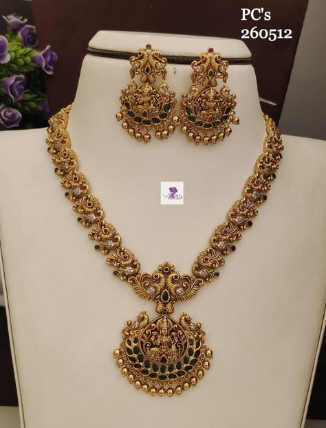 Mini Haram, Pretty Gold Necklaces, Indian Gold Necklace Designs, Fashion Jewelry Necklaces Gold, Simple Necklace Designs, Haram Designs, Bridal Necklace Designs, Gold Jewels Design, Neck Pieces Jewelry