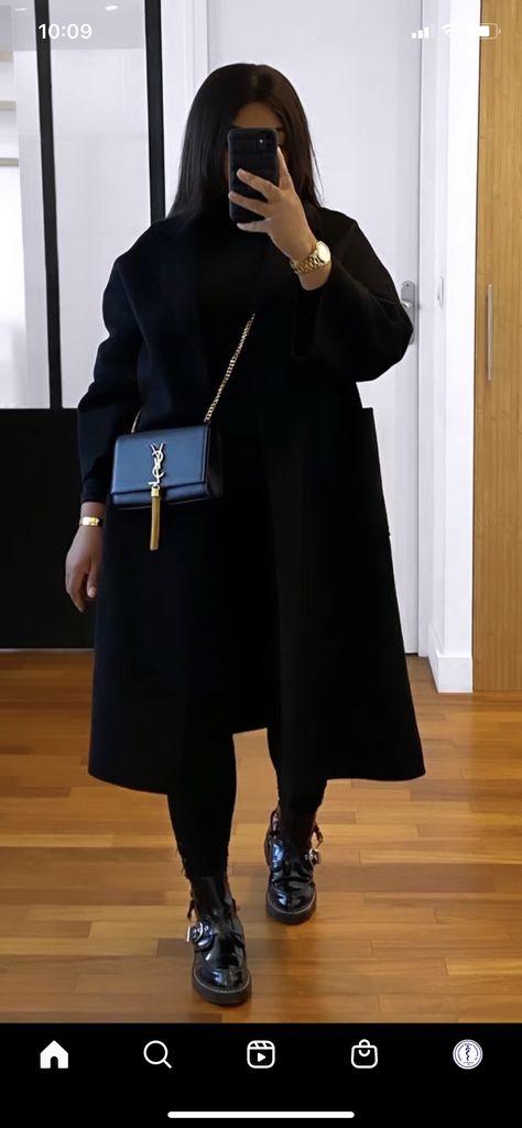 Black Woman Chic Outfit, Elegant Winter Outfits Black Women, Winter Women Outfits 2022, Winter Casual Outfit Black Women, Black Jeans Airport Outfit, 2023 Winter Trends Women, Modest Fall Outfits Black Women, New Years Outfit Cold Weather, Fall New York Outfits Chic