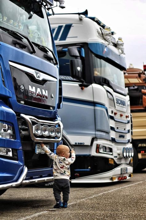 Man Truck Wallpaper, Scania Logo Wallpaper, Scania Trucks Wallpapers, Lorry Trucks, Man Tgx, Truck Driver Gifts, Customised Trucks, Gifts For Truck Drivers, Haha Photos