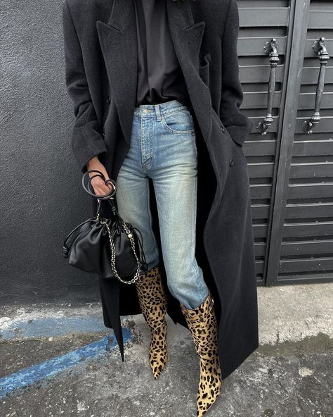 elsa❤️ (@hoskelsa) • Instagram photos and videos Leopard Print Boots Outfit, Print Boots Outfit, Leopard Print Outfits, Leopard Outfits, Leopard Print Boots, Women Photography Poses, Boots Outfit, Ripped Jeans, New York Fashion