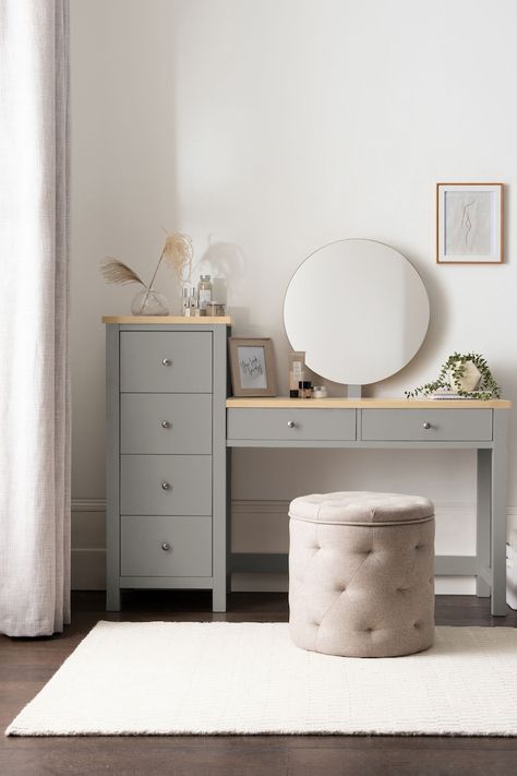 Grey Colour Scheme Bedroom, Bedroom Paint Design, Dressing Room Decor, Grey Bedroom Furniture, Grey Bedroom Decor, Dressing Ideas, Classy Bedroom, Bedroom Dressing, Dressing Table Design