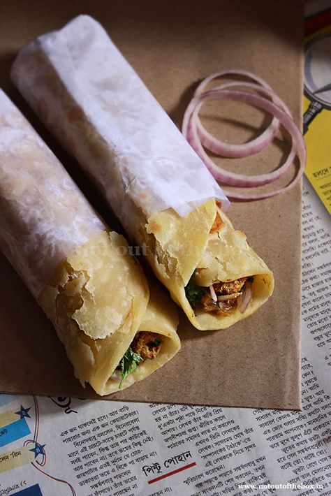 ‘Chicken Roll’ is a popular street snack of Kolkata. This is as popular as egg roll and mutton roll. There is another variation of Chicken roll that is ‘Egg Chicken … Bangla Food, Pakistani Snacks, Subway Food, Kolkata Food, Kolkata Street, Chicken Wrap Recipe, Wraps Recipes Easy, Bengali Recipes, Desi Street Food