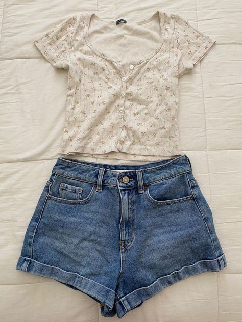 Brandy Melville Shorts, Fashion Top Outfits, Summer Crop Tops, Summer Fits, Really Cute Outfits, Basic Outfits, Preppy Outfits, College Outfits, Dream Clothes